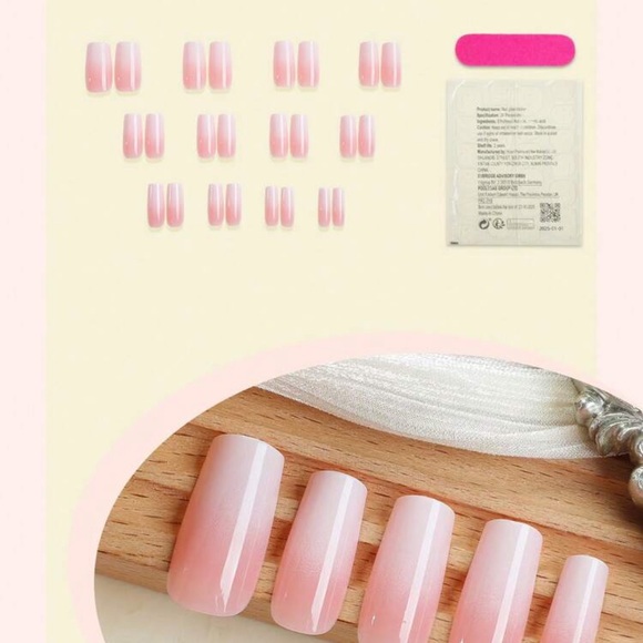 24pcs Press On Set from the Nail Bar 💅 - Picture 2 of 4